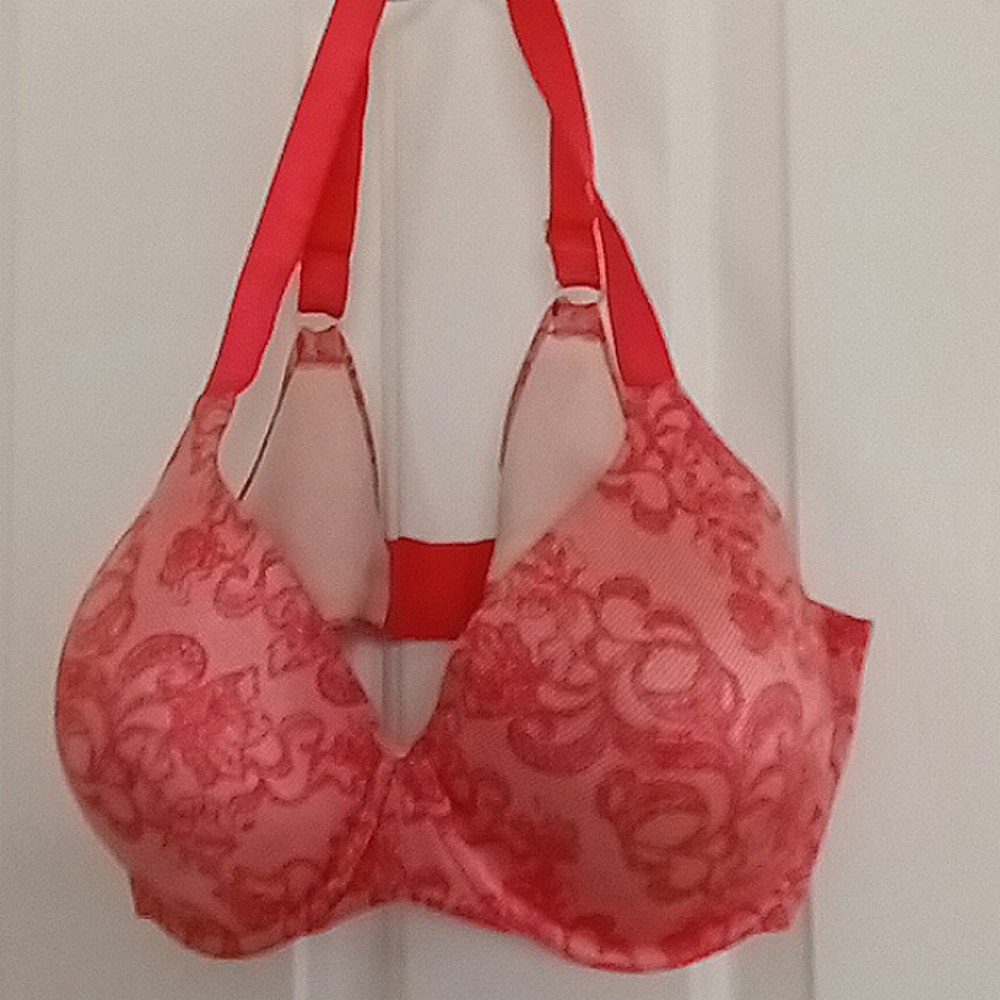 Lilyette UW, lightly padded T-shirt bra featuring lace print on coral color. 40C